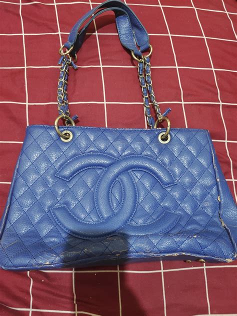 tas chanel biru.